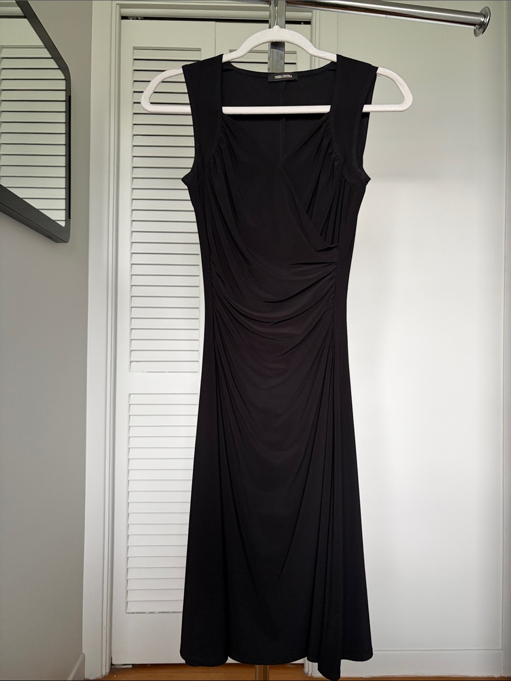 Elegant Black Sleeveless Midi Dress with Draped Ruched Detail